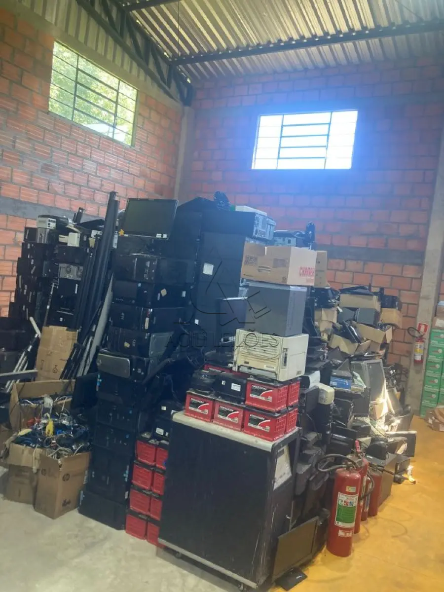 LOTE 002 - INFORMÁTICA ELETRÔNICOS, MOBILIÁRIO EM GERAL E
INSTRUMENTOS MUSICAIS (DEPÓSITO DE BENS
02 )