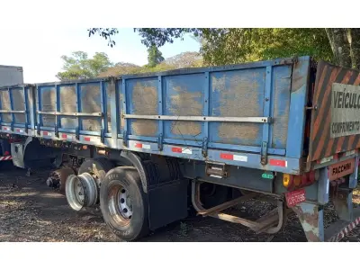 Um veículo placa IQR0986, marca/modelo SR/FACCHINI SRF RT, chassi 94BA1003AAV025794, fabricação/modelo 2010/2010