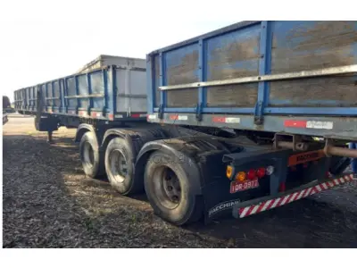 Um veículo placa IQR0972, marca/modelo SR/FACCHINI SRF RT, chassi 94BA1003AAV025793, fabricação/modelo 2010/2010