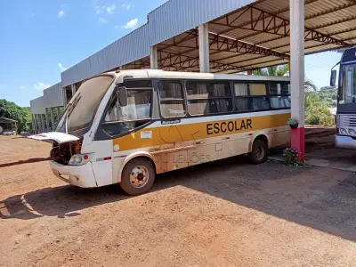 LOTE 003 - Micro-ônibus passageiro, Placas IMX2058, RENAVAM 00874014042, Patrimônio 493, Agrale/Masca Gramini O, Ano 2005/2006, Diesel, 150CV, Chassi 9BYC22Y1S6C003693, 1 porta. Avaliação R$ 30.000,00.