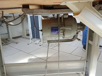LOTE 019 - Máquina Overlok Lanmax LM-305HR, Motor JE3124720, Patrimônio 3860. Avaliação R$ 300,00.