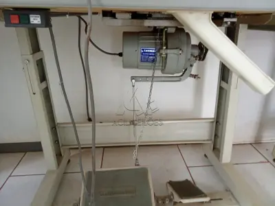 LOTE 012 - Máquina Overlok Lanmax LM-305HR, Motor JE1246639, Patrimônio 3854. Avaliação R$ 300,00.