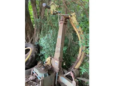 LOTE 022 - Sucata de ensiladeira marca Pinheiro. Avaliação R$ 250,00.