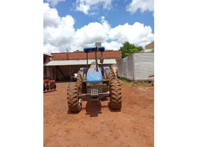 LOTE 005 - Trator New Holland TL95 4x4, Patrimônio 6208, Motor MWM Turbo, Ano 2012, 103CV, Chassi ZBCB86690. Avaliação R$ 80.000,00.