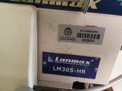 LOTE 014 - Máquina Overlok Lanmax LM-305HR, Motor JE3124726, Patrimônio 3855. Avaliação R$ 300,00.