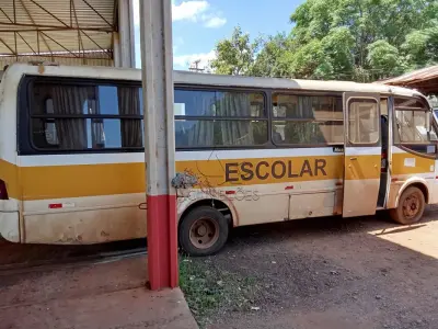 LOTE 003 - Micro-ônibus passageiro, Placas IMX2058, RENAVAM 00874014042, Patrimônio 493, Agrale/Masca Gramini O, Ano 2005/2006, Diesel, 150CV, Chassi 9BYC22Y1S6C003693, 1 porta. Avaliação R$ 30.000,00.