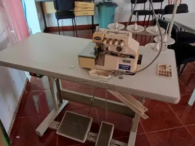 LOTE 014 - Máquina Overlok Lanmax LM-305HR, Motor JE3124726, Patrimônio 3855. Avaliação R$ 300,00.