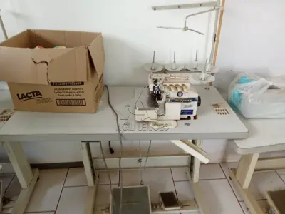 LOTE 015 - Máquina Overlok Lanmax LM-305HR, Motor JE3112867, Patrimônio 3856. Avaliação R$ 300,00.