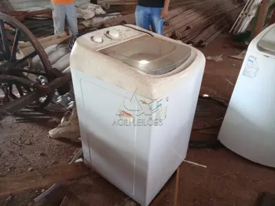 LOTE 026 - Lava-roupas Consul branca. Avaliação R$ 50,00.