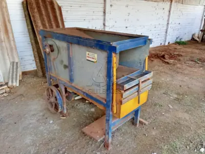 LOTE 027 - Classificador de sementes Ickert, 15 sacos/hora. Avaliação R$ 250,00.