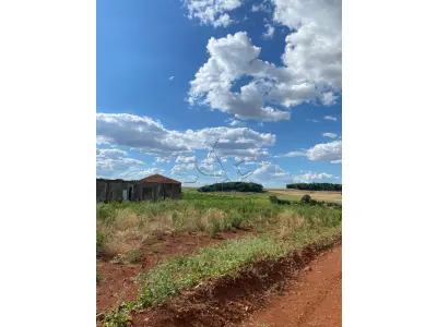 LOTE 006 - Terras 5.000m² – Lote 08, Linha Porto Alegre Norte, Matrícula 1382, solo vermelho argiloso, plano, agricultável. Avaliação R$ 40.000,00.