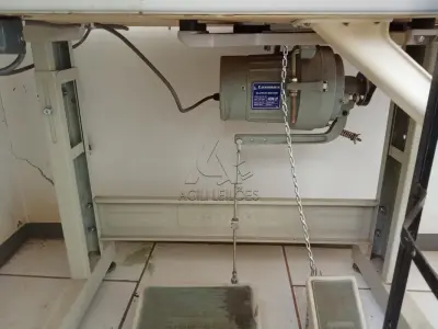 LOTE 017 - Máquina Overlok Lanmax LM-305HR, Motor JE3124478, Patrimônio 3858. Avaliação R$ 300,00.