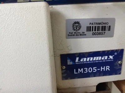 LOTE 016 - Máquina Overlok Lanmax LM-305HR, Motor JE3124445, Patrimônio 3857. Avaliação R$ 300,00.