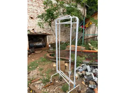 LOTE 021 - Ferro velho – diversos materiais. Avaliação R$ 0,30/kg.