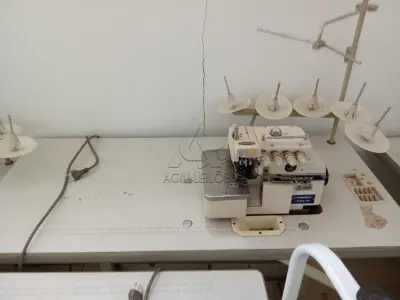 LOTE 018 - Máquina Overlok Lanmax LM-305HR, Motor JE3124349, Patrimônio 3859. Avaliação R$ 300,00.