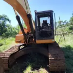 ESCAVADEIRA MODELO CX220B ANO 2013, HORA DE TRABALHO 5.876